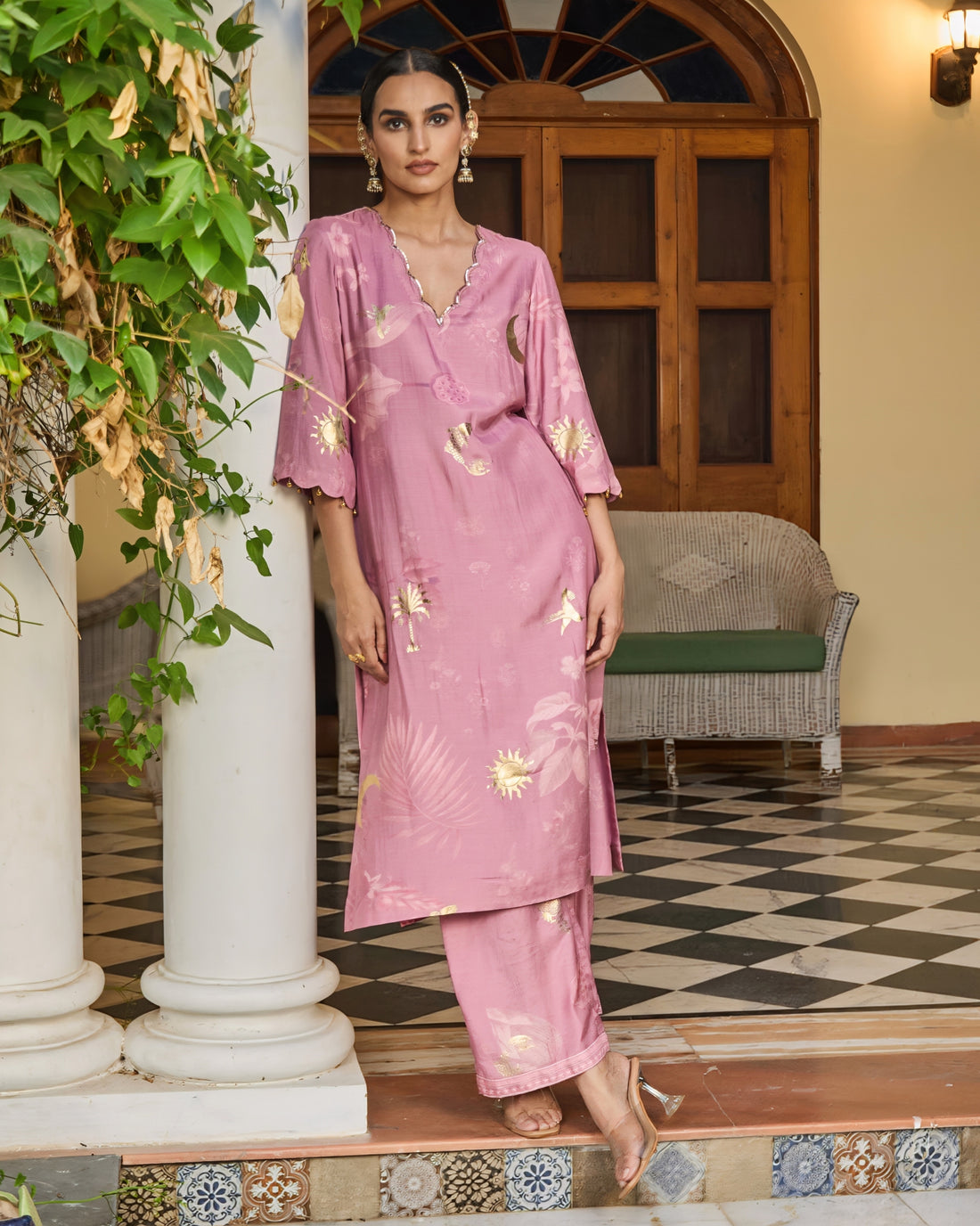 Manjari Suit
