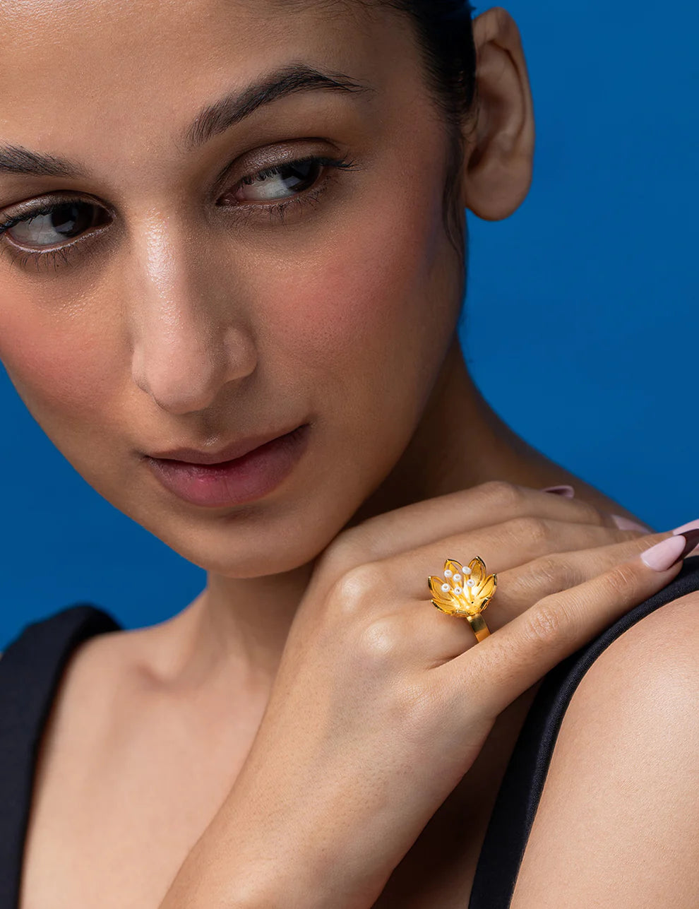 Pearly Golden Flower Ring