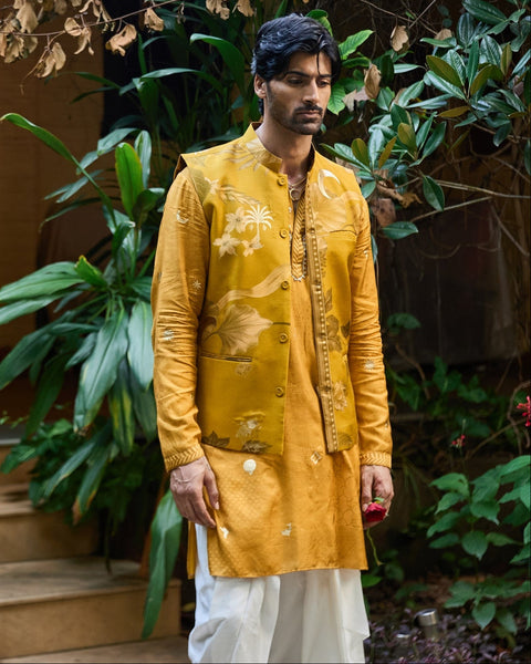 Saanjh Kurta And Jacket Set