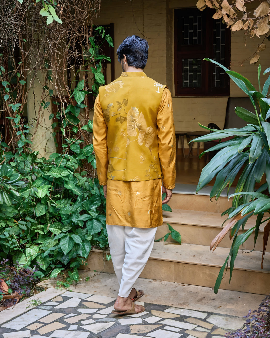 Saanjh Kurta And Jacket Set