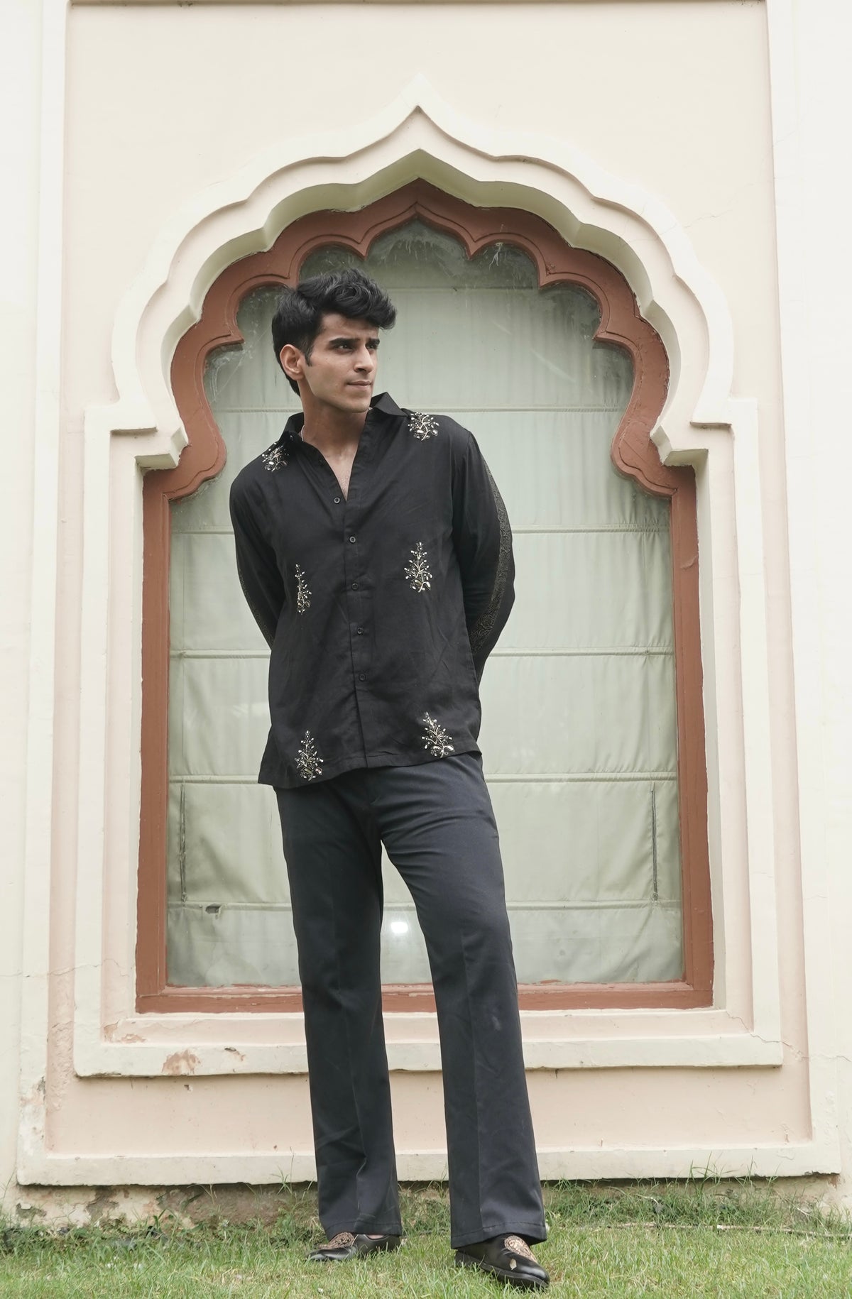 BLACK DAISY SHIRT