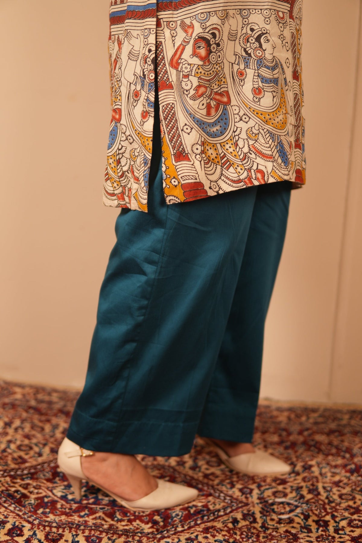 Neel Kesar Short Kurta Set