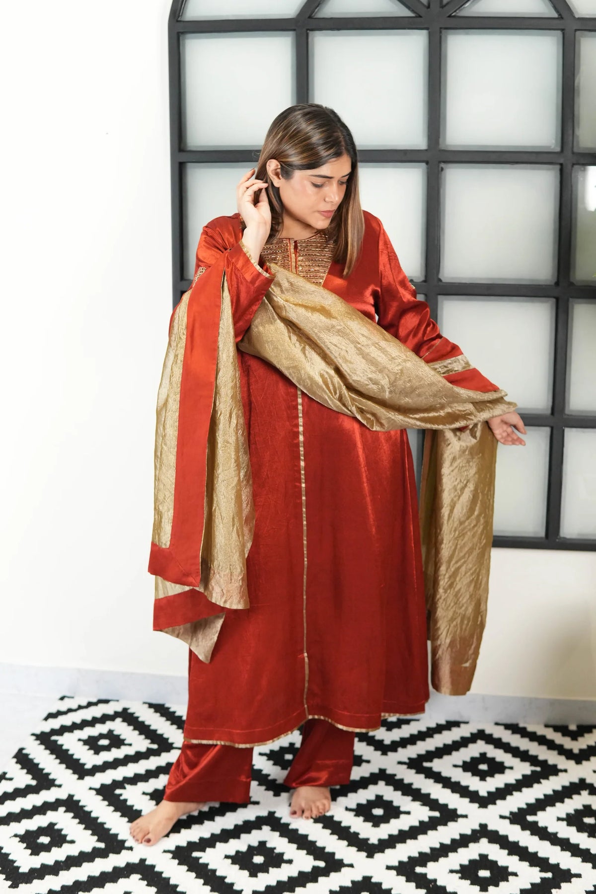 Noor-E-Ifra Maroon Mashru Kurta Set