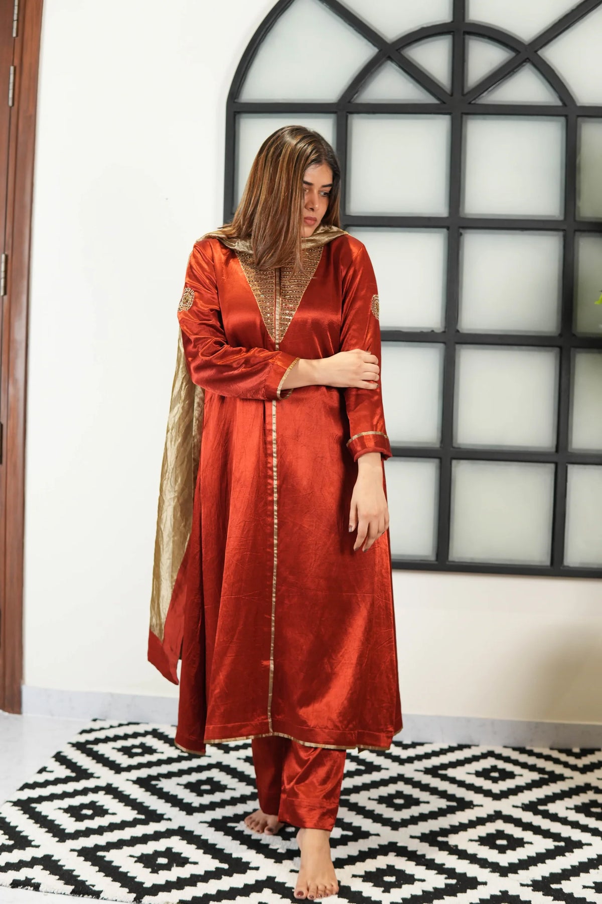 Noor-E-Ifra Maroon Mashru Kurta Set