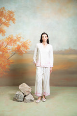 Off White Embroidery Cotton Silk Kurta Set (2 Pcs)