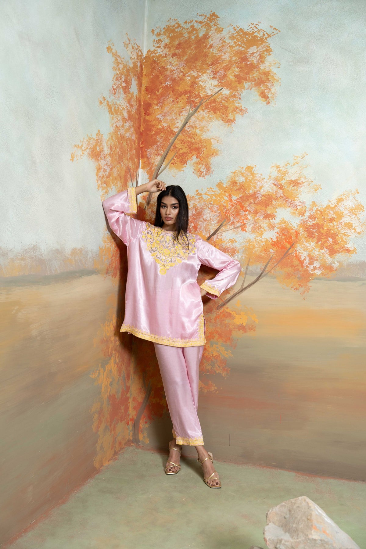 Pink Kashmiri Embroidery Cotton Silk Kurta Set (2 Pcs)