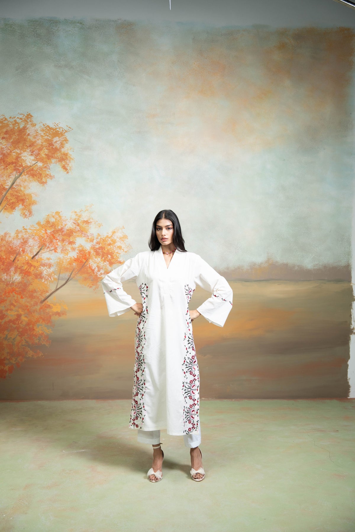Off White Embroidery Cotton Silk Kurta Set (2 Pcs)