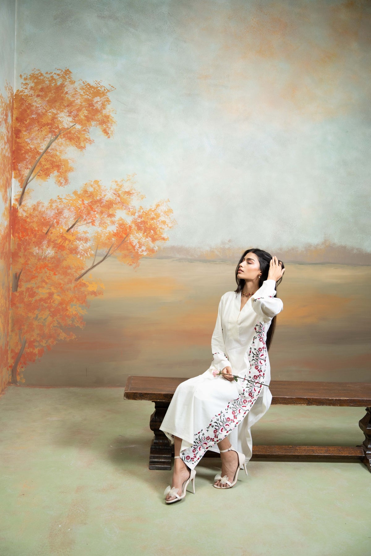 Off White Embroidery Cotton Silk Kurta Set (2 Pcs)