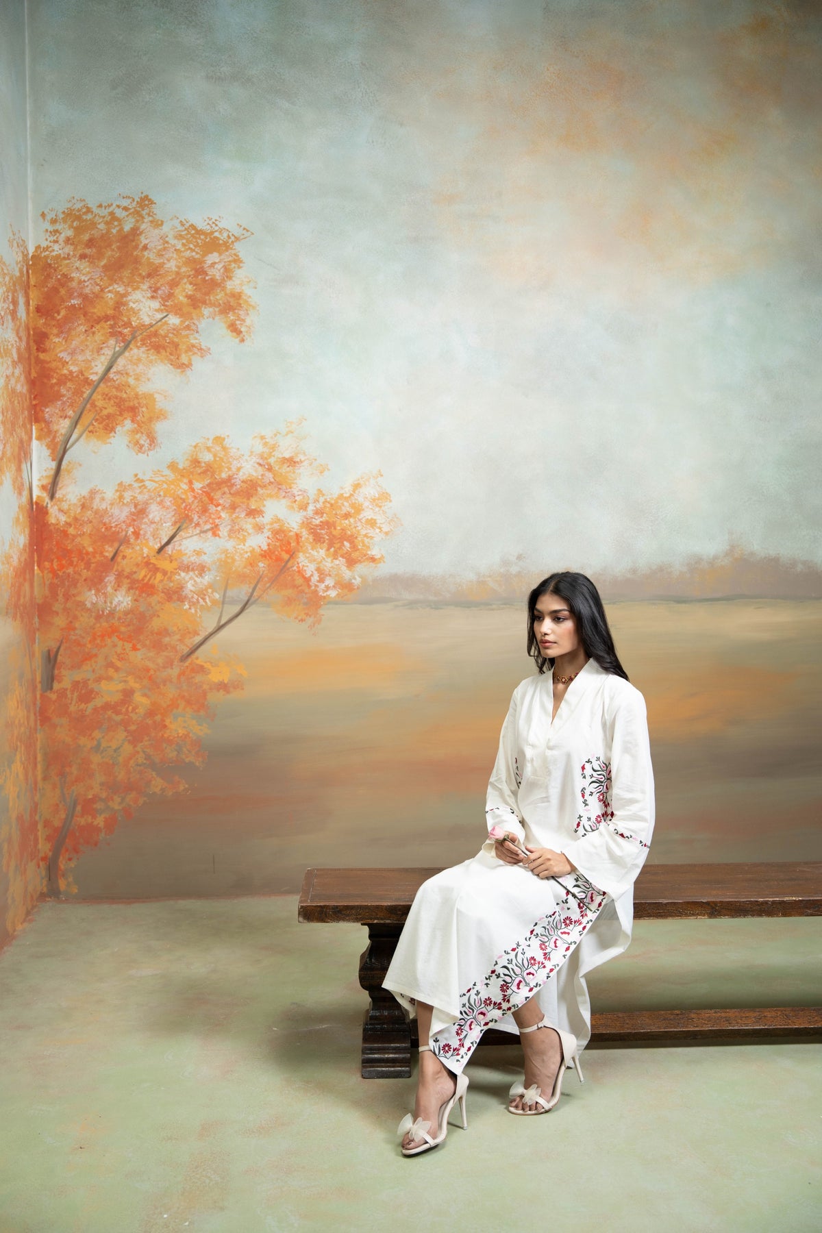 Off White Embroidery Cotton Silk Kurta Set (2 Pcs)