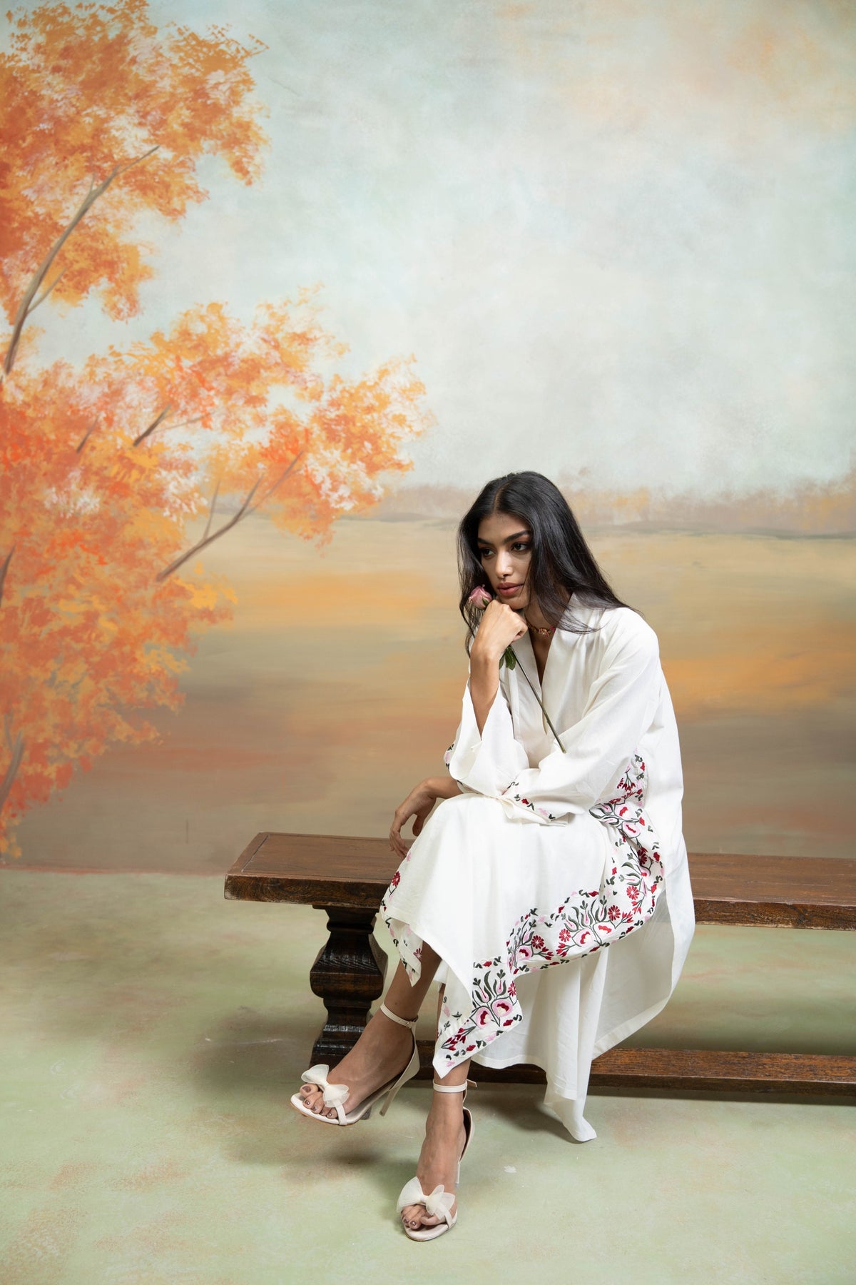Off White Embroidery Cotton Silk Kurta Set (2 Pcs)