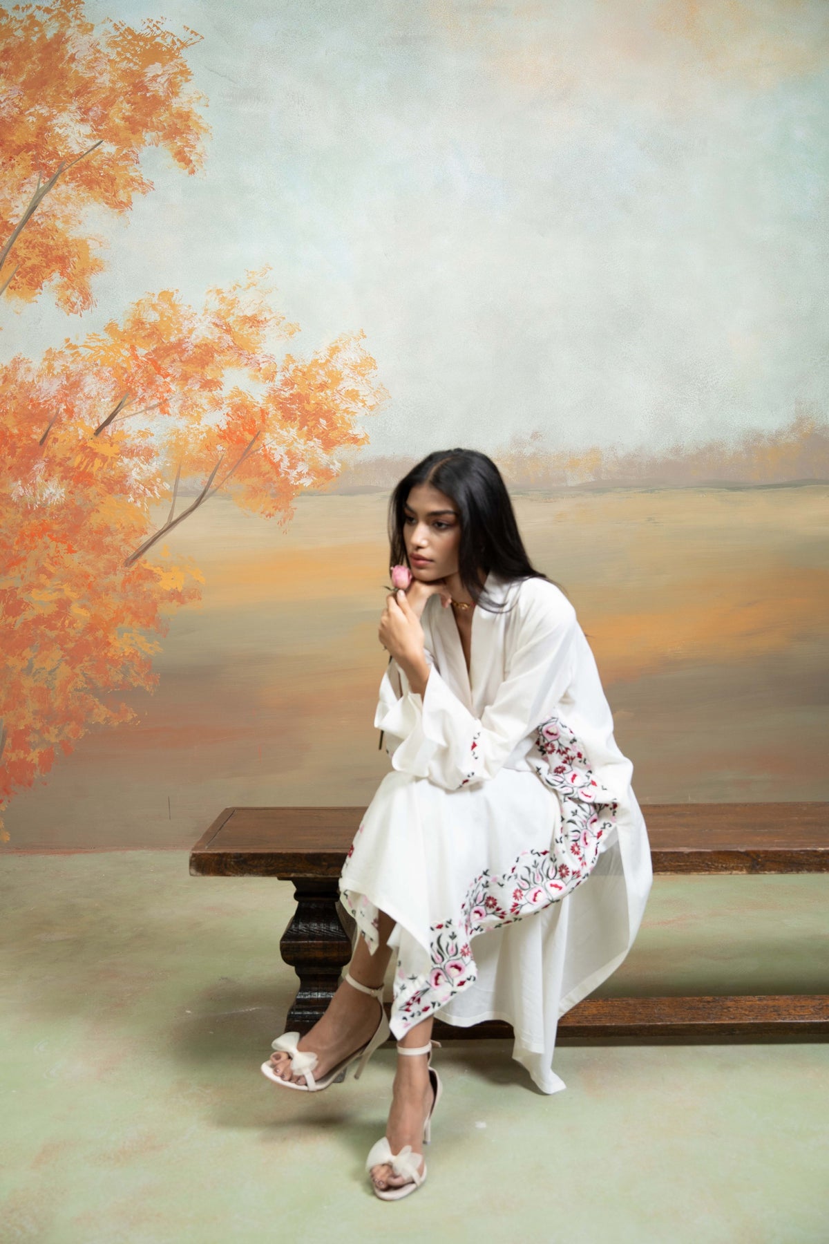Off White Embroidery Cotton Silk Kurta Set (2 Pcs)