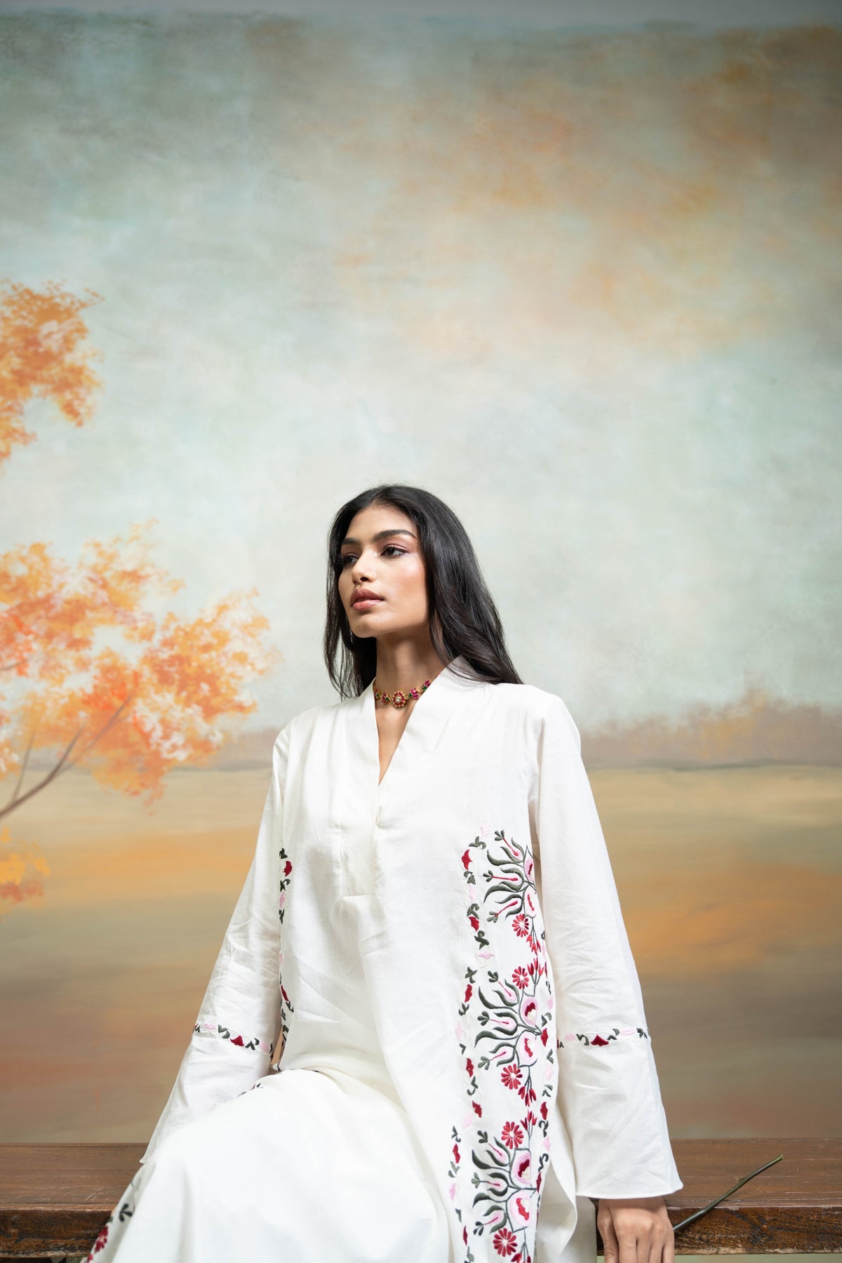 Off White Embroidery Cotton Silk Kurta Set (2 Pcs)