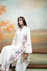 Off White Embroidery Cotton Silk Kurta Set (2 Pcs)