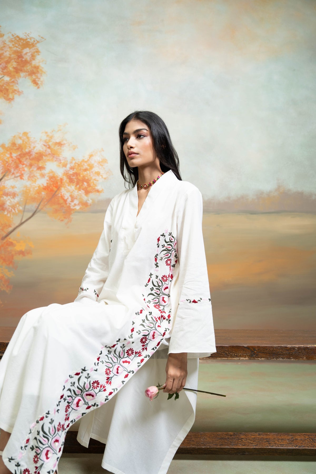 Off White Embroidery Cotton Silk Kurta Set (2 Pcs)