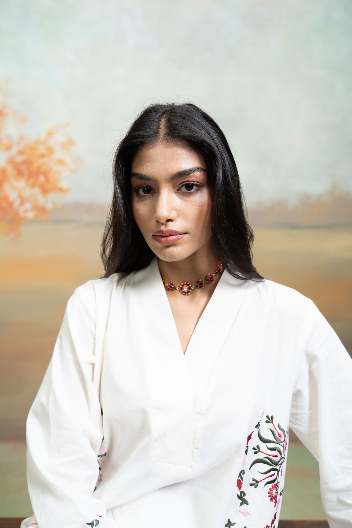 Off White Embroidery Cotton Silk Kurta Set (2 Pcs)