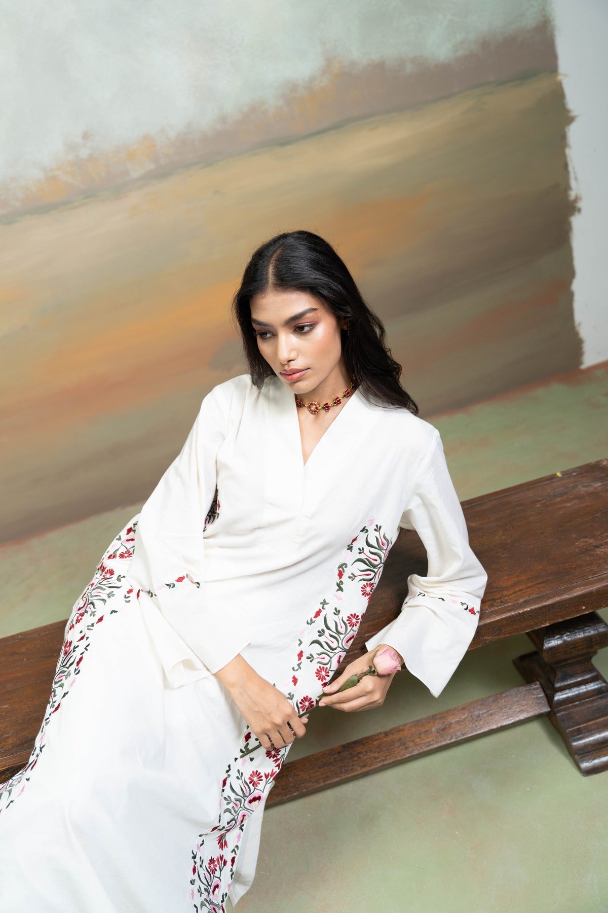 Off White Embroidery Cotton Silk Kurta Set (2 Pcs)