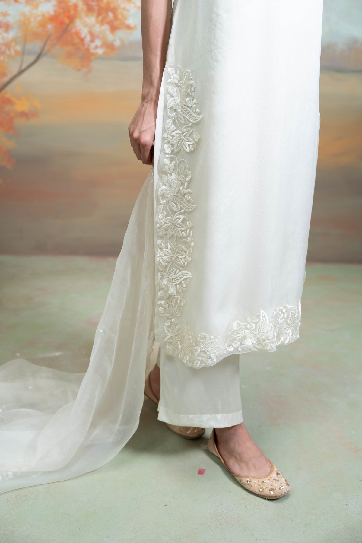 White Self Work Organza Kurta Set (3 Pcs)
